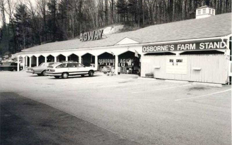 The original Osborne's Hooksett Agway opens in 1987