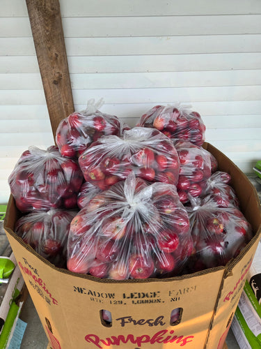 Apple Drops 1/2 Bushel